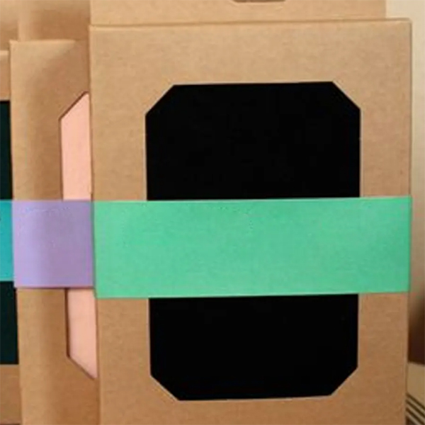 Pegado de ventanas para empaques de ropa